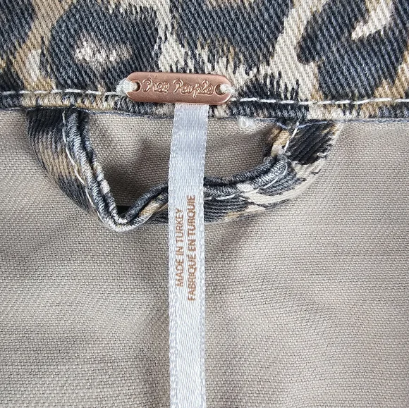 Free People Women's Cheetah Print Raw Hem Denim Jacket Oversized Cropped Medium - Picture 7 of 13